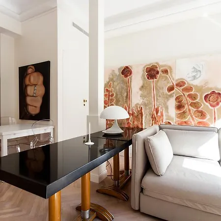 Apartment House Of Art Giovio Milan